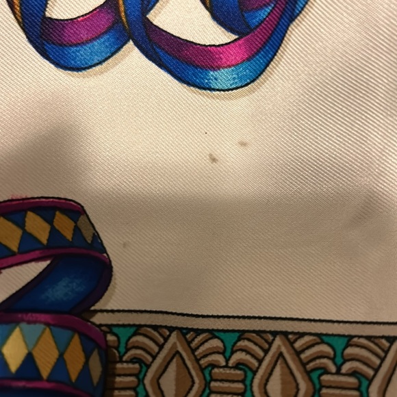 Authentic Hermès Carre 90 Scarf "LES RUBANS DU CHEVAL" Silk Green J7534 - Picture 13 of 14